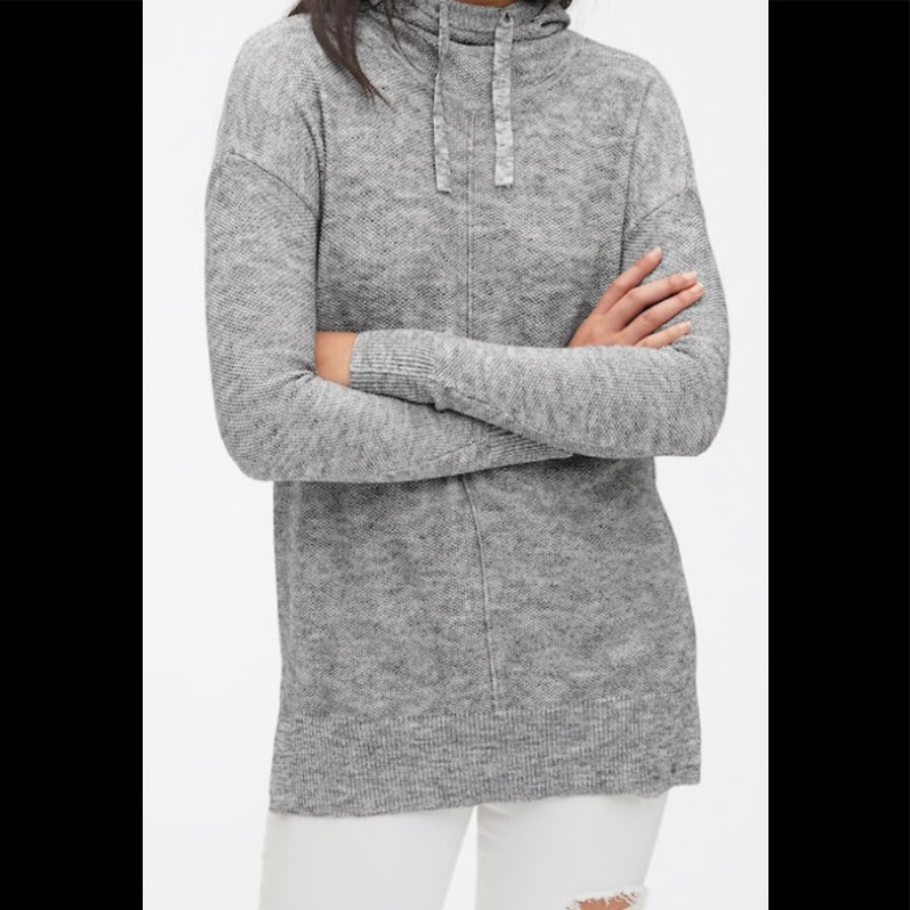 Gap sweater